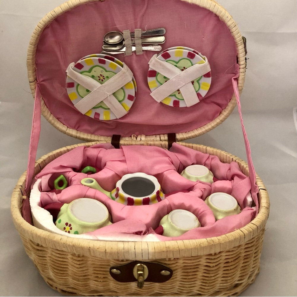 Delton Fine Collectible Tea Set with Basket